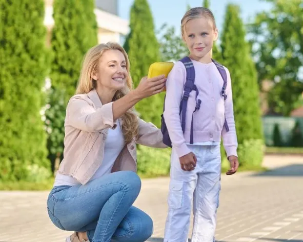 W jaki sposób psycholog może pomóc dziecku z niską samooceną po zmianie szkoły?