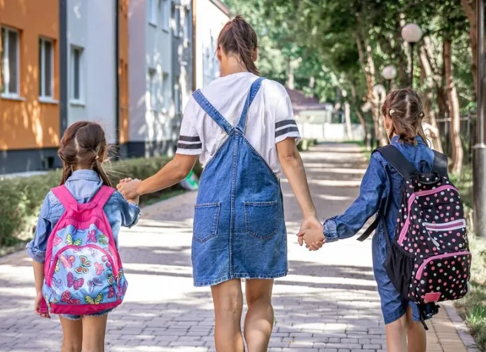 Jakie są skutki nieprzepracowanej traumy związanej ze zmianą szkoły?